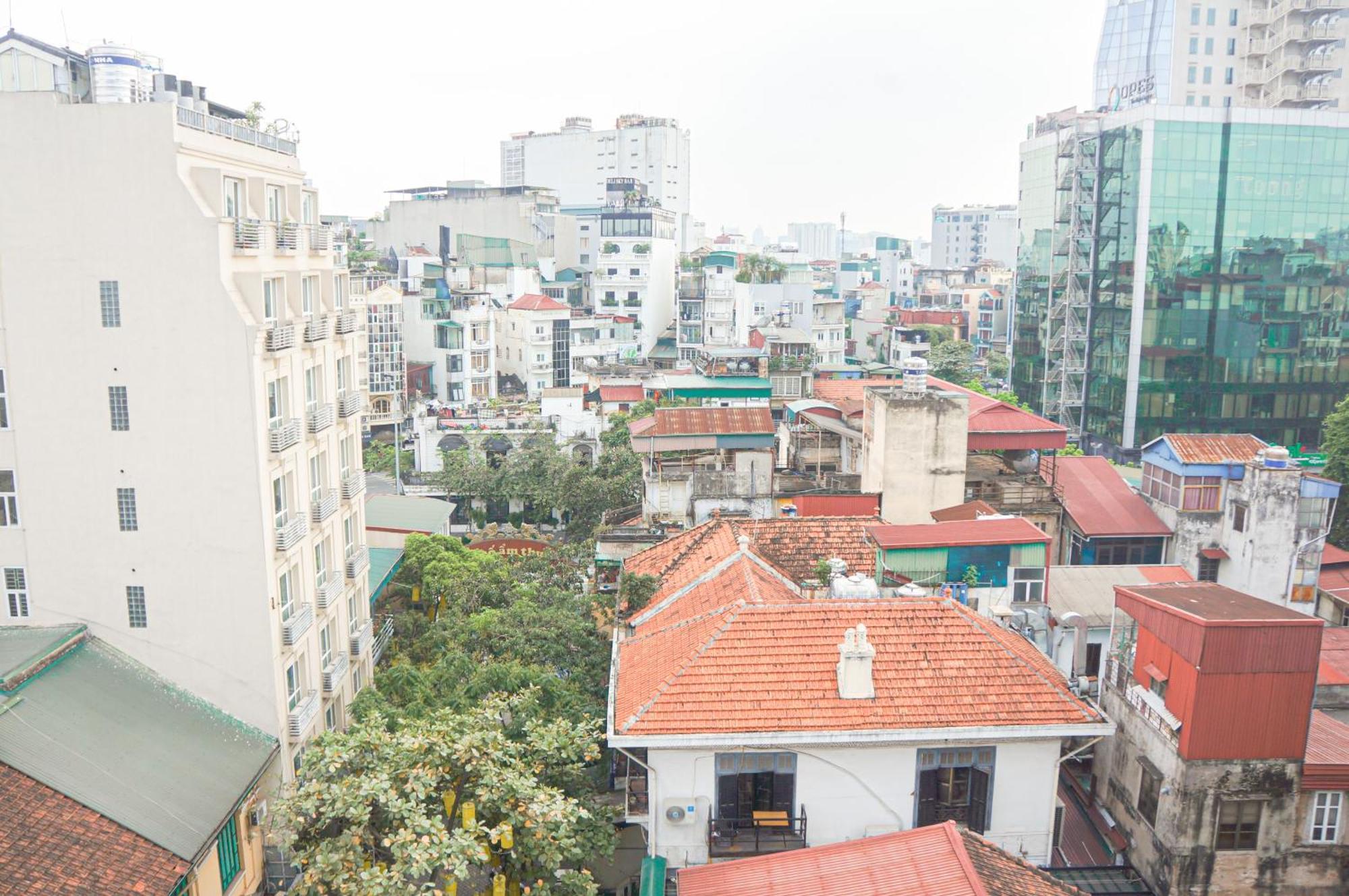 Wecozy Hanoi - Railway Side, The Old Quarter エクステリア 写真